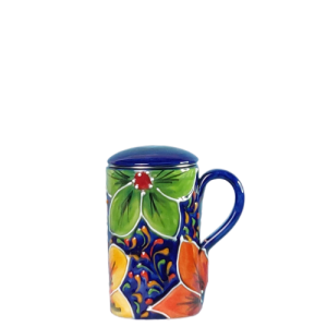 Krus med si og låg. Volumen 275 ml. Blå bundfarve med orange, gule og grønne blomster. Ligner liljer. Spansk keramik. Farverig keramik.