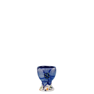 Æggebæger Large. H = 7 cm, Ø = 5 cm. Spansk keramik med store blå blomster, grønne blade og hvid bund. Spansk keramik. Farverig keramik.