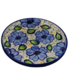Rundt fad med kant. Ø = 28 cm. Spansk keramik med store blå blomster, grønne blade og hvid bund. Spansk keramik. Farverig keramik.