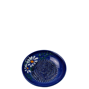 Rasper til hvidløg. Ø = 12,5 cm. Blå bund med valmuer, kornblomster og margeritter i motivet. Spansk keramik. Farverig keramik.