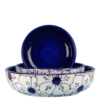 Skålesæt. 15 cm + 18 cm + 23 cm. Hvid bundfarve, blå glasur i store flotte sammenhængende blomster. Spansk keramik. Farverig keramik.