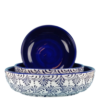 Skålesæt. 15 cm + 18 cm + 23 cm. Hvid bundfarve, blå glasurperler. Et ensartet og maskulint mønster. Spansk keramik. Farverig keramik.