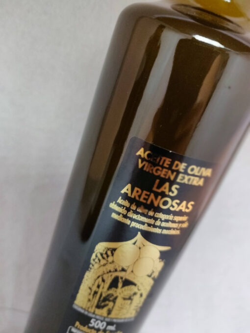 1 enkelt flaske jomfru olivenolie hvor man kan se etiketten af flasken. Casa Jada