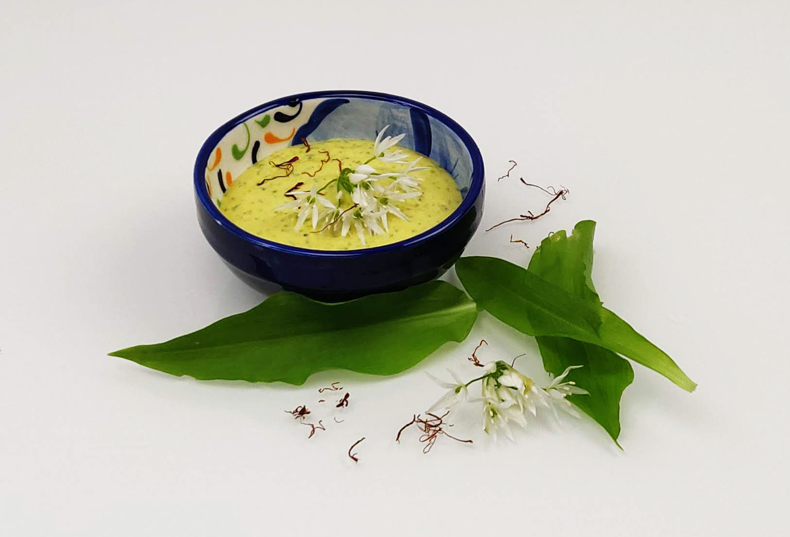 Safran og ramsløgs mayonnaise hjemmelavet i med Ekstra Jomfru Olivenolie i en skål Ø 9,5 cm i Almácharserien